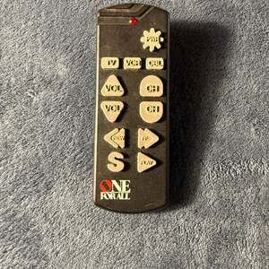 One For All URC-2030 Universal Remote Control for TV VCR and Cable